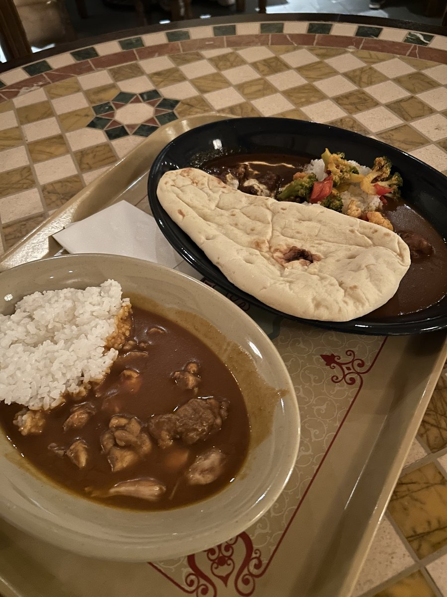 カスバフードコートのカレー